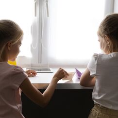 Эффективное взаимодействие с детьми: преодоление агрессии и формирование границ