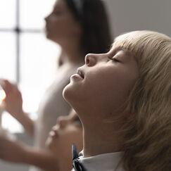 Обложка курса 'Влияние звуковых вибраций и поющих чаш на психическое и физическое здоровье'