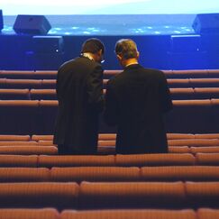 Обложка курса 'Теория и практика публичного выступления: преодоление барьеров и работа с аудиторией'