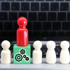 Обложка курса 'Трансформационное лидерство и управление организационными изменениями'