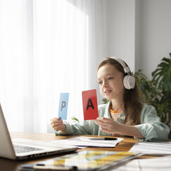 Обложка курса 'Цифровые инструменты и интерактивные ресурсы для обучения иностранным языкам'