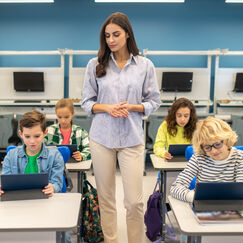 Обложка курса 'Основы современной педагогики и образовательной системы России'