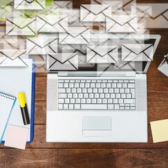 Обложка курса 'Копирайтинг для продаж и email-маркетинга'