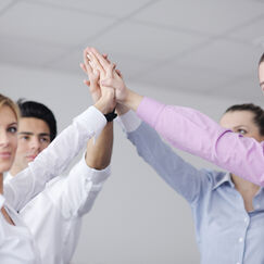 Обложка курса 'Делегирование и развитие лидерства в команде: эффективные стратегии управления в условиях цифровой трансформации'