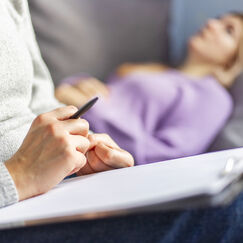 Обложка курса 'Основы и техники психологического консультирования'