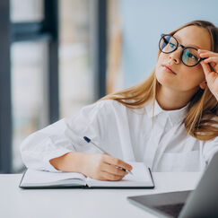 Обложка курса 'Синтез воспроизведения и конструирования в учебно-познавательной деятельности'