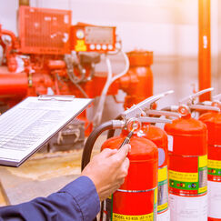 Обложка курса 'Организация системы пожарной безопасности и управление пожарными рисками'