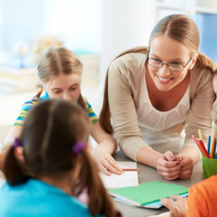 Обложка курса 'Помощь детям в трудных жизненных ситуациях: выявление проблем и методы работы'