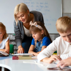 Обложка курса 'Методы коррекционной работы и обучения детей с РАС'