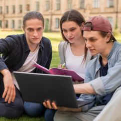 Обложка курса 'Управление жизненным циклом программного обеспечения'