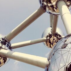 Обложка курса 'Ресурсы и конфликты в эпоху энергетического перехода'