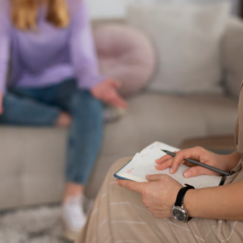 Обложка курса 'Диагностика и оказание помощи в кризисных и экстремальных ситуациях'