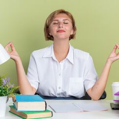 Обложка курса 'Физическое и эмоциональное благополучие в жизни педагога'