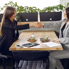 Обложка курса 'Управление отношениями с клиентами: восстановление и удержание клиентской базы'