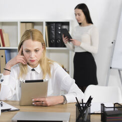 Обложка курса 'Принятие управленческих решений: преодоление когнитивных искажений и работа в условиях неопределенности'