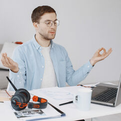 Обложка курса 'Управление тревогой и профилактика выгорания'