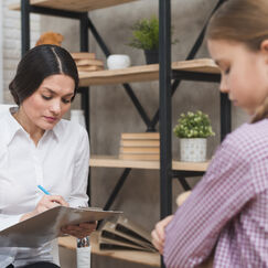 Обложка курса 'Когнитивно-поведенческая терапия: работа с искажениями мышления'