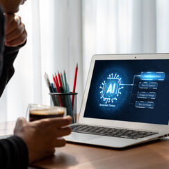 Обложка курса 'Применения искусственного интеллекта в онлайн-среде'