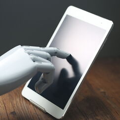 Обложка курса 'Этика искусственного интеллекта: моральный и правовой статус ИИ'