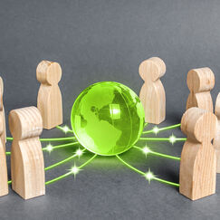 Обложка курса 'Организация управления и документооборот в организациях социальной работы'