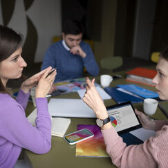 Обложка курса 'Дизайн-мышление и социальные инновации: практики решения общественных проблем'