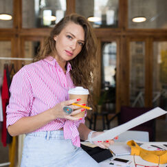 Обложка курса 'От идеи к продажам: MVP и мерчендайзинг'