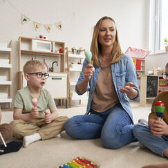 Обложка курса 'Дефектология и специальная педагогика: обучение и сопровождение детей с ОВЗ'