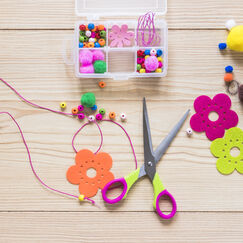 Обложка курса 'Украшения своими руками: браслеты и чокер'