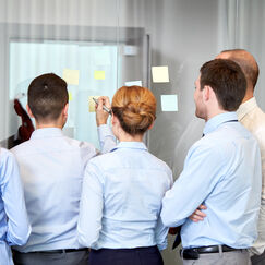 Обложка курса 'Наставничество в проектной деятельности: мотивация и командообразование'