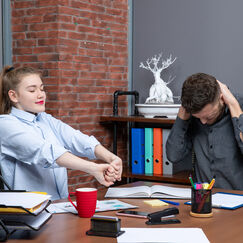 Обложка курса 'Когнитивно-поведенческие подходы в работе с негативными эмоциональными состояниями и глубинными убеждениями'