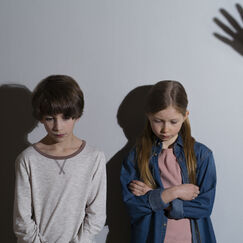 Обложка курса 'Суицидальное поведение и самоповреждение у подростков: факторы риска и профилактика'