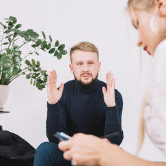 Обложка курса 'Экзистенциальные кризисы в работе психолога: профилактика выгорания при работе с горем и травмой'