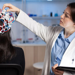 Обложка курса 'Основы клинической психологии: нейропсихология, патопсихология, психосоматика и психология аномального развития'