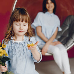 Обложка курса 'Психология воспитания: формирование здоровой личности ребенка в современном мире'