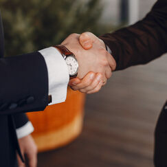 Обложка курса 'Осуществление, контроль и управление закупками для обеспечения отдельных видов юридических лиц в соответствии с Федеральным законом № 223-ФЗ'