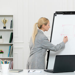 Обложка курса 'Планирование и прогнозирование в ОО: методы и инструменты'