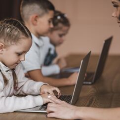 Обложка курса 'Педагогическая сущность и мотивация учебной деятельности младших школьнико'