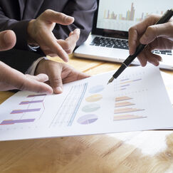 Обложка курса 'Оценка эффективности инвестиционного проекта и моделирование денежных потоков'