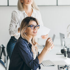 Обложка курса 'Трансформация лояльности и взаимодействия с клиентами: от удержания до совместных продаж'