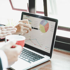 Обложка курса 'Совместные продажи и сетевая модель: превращение клиентов в партнеров'