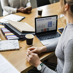 Обложка курса 'Оценка и финансирование девелоперских проектов: методология и ключевые аспекты'