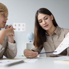 Обложка курса 'Активные методы развития критического мышления в образовательном процессе'