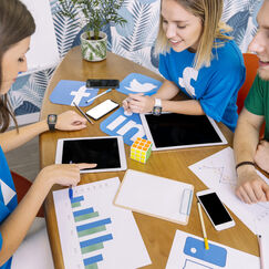 Обложка курса 'Моделирование социальных процессов: теория, практика и современные подходы'