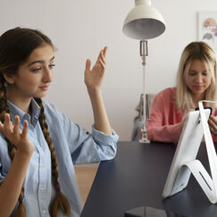 Обложка курса 'Технологии запуска речи и развития коммуникации у неговорящих детей'