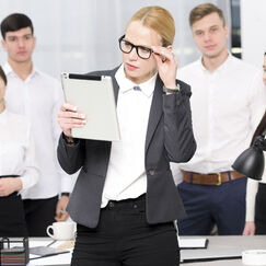 Обложка курса 'Основные подходы к управлению персоналом, репутацией и этическими стандартами в организации'