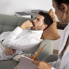 Обложка курса 'Психотические расстройства: клинические проявления, диагностика и терапевтические подходы'