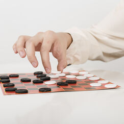 Обложка курса 'Основы и приемы игры в шашки'