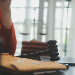 Обложка курса 'Применение правовых норм в суде: процессуальные санкции, пересмотр решений и срок исковой давности'