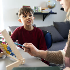 Обложка курса 'Инклюзивное образование и психолого-педагогическое сопровождение детей с расстройством аутистического спектра в дошкольных учреждениях'