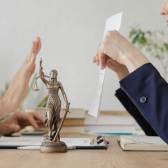 Обложка курса 'Судебное представительство: процессуальные и психологические аспекты'